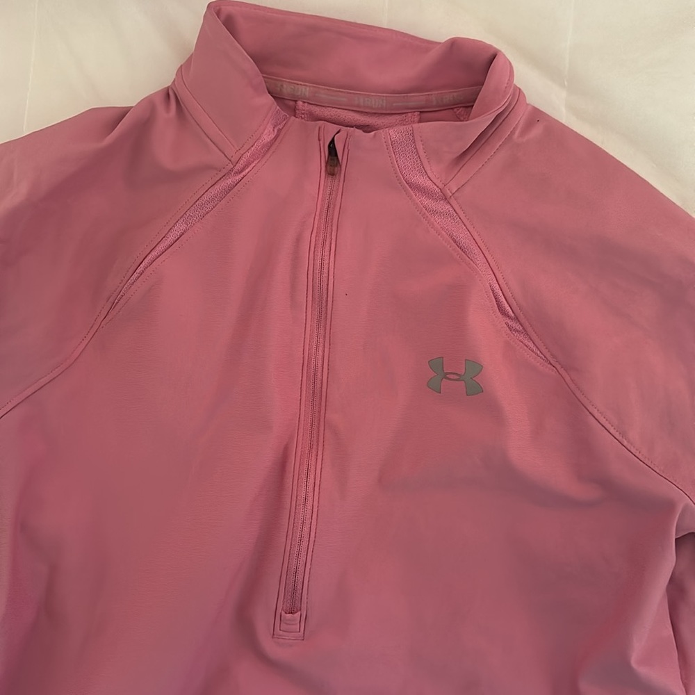 Under Armor top - Picture 2 of 3